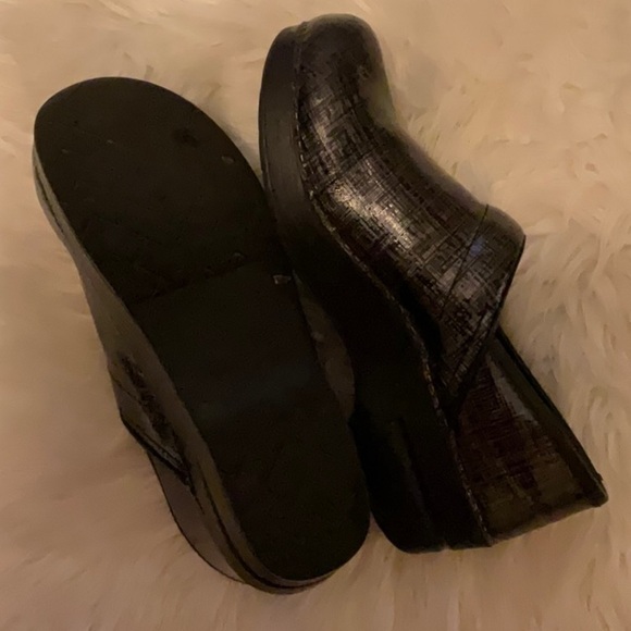 Dansko Women’s Metallic Clogs Size 38 (US 7.5) - Picture 8 of 10